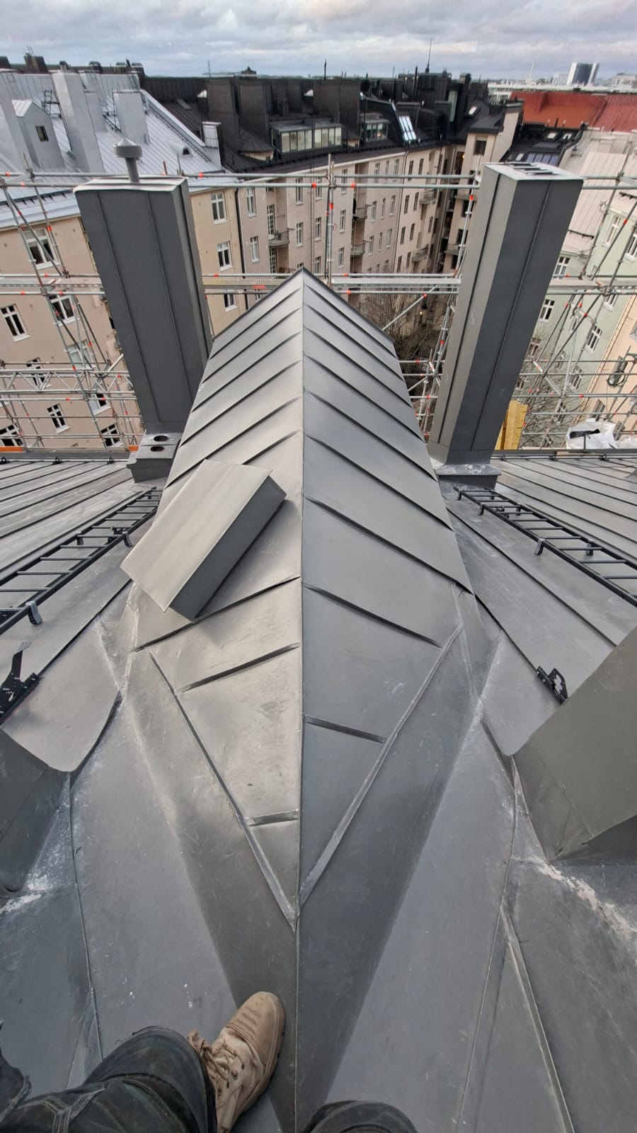 Kerrostalon katto Helsinki